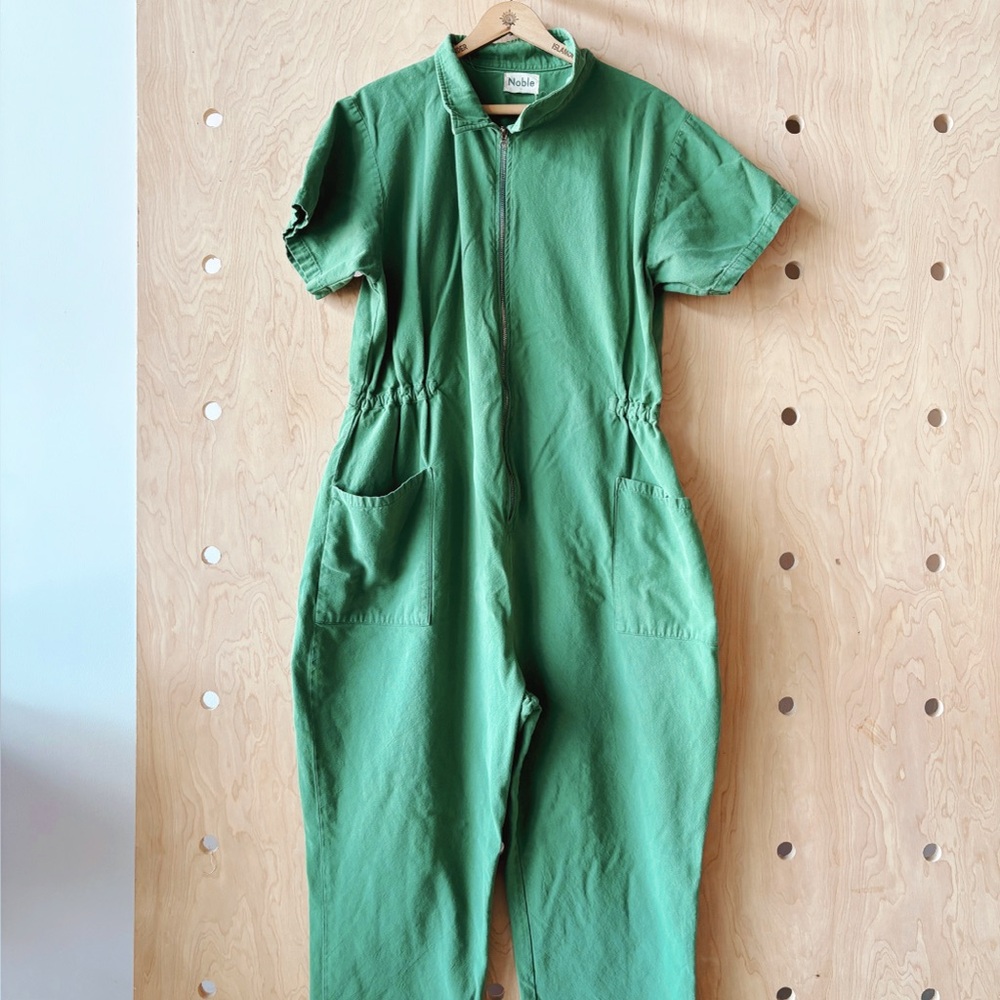 NOBLE utility suit in juniper🌿🌿

Repaired small hole on inner seam/crotch area.